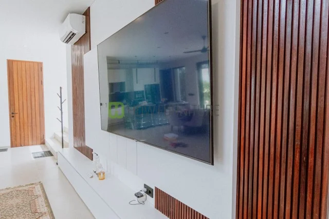 TV Panel dan Cabinet Villa