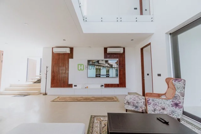 TV Panel dan Cabinet Villa