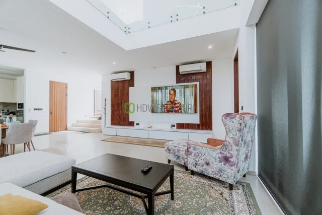 TV Panel dan Cabinet Villa