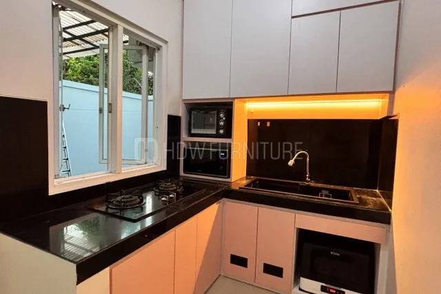 Kitchen Set Modern Minimalis Putih dan Pink Sidakarya Denpasar